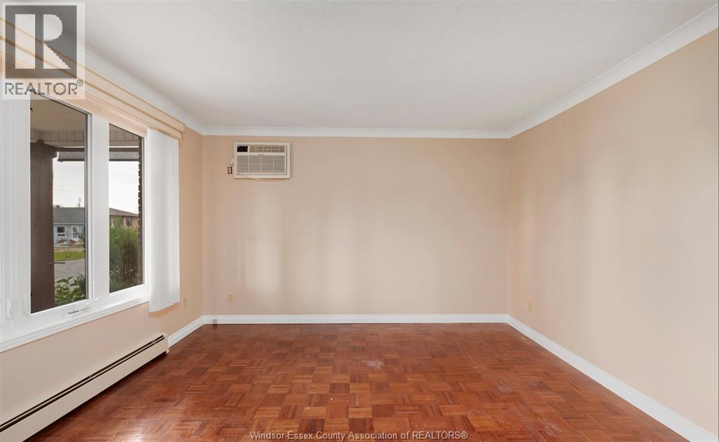 704 Bensette, Windsor, Ontario  N8X 2Z1 - Photo 3 - 26005729