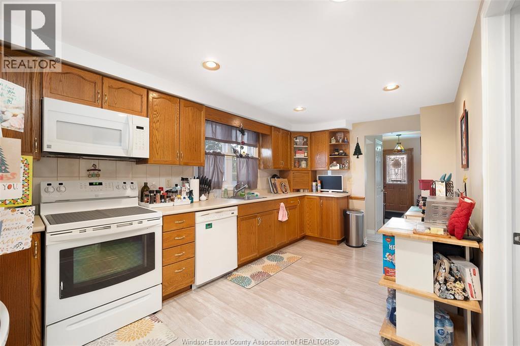 704 Bensette, Windsor, Ontario  N8X 2Z1 - Photo 5 - 26005729