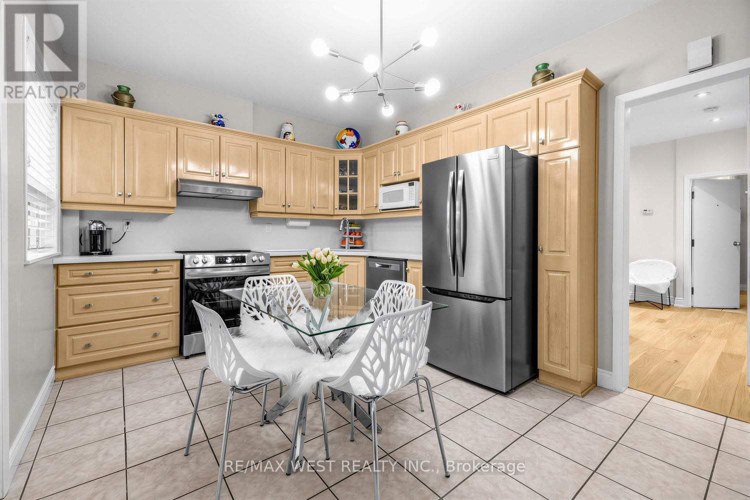 746 Gladstone Avenue, Toronto, Ontario  M6H 3J6 - Photo 10 - W12898752