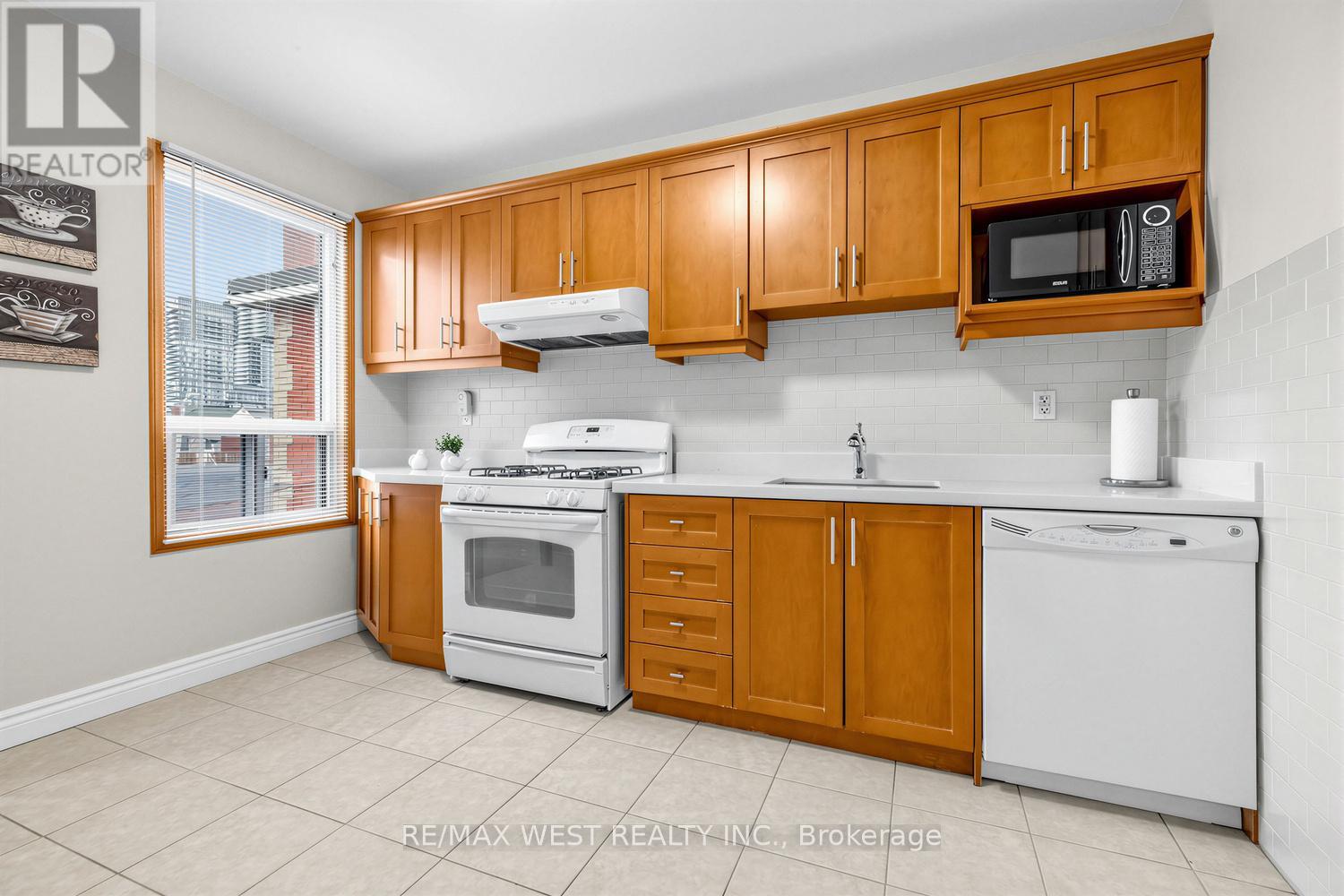 746 Gladstone Avenue, Toronto, Ontario  M6H 3J6 - Photo 16 - W12898752