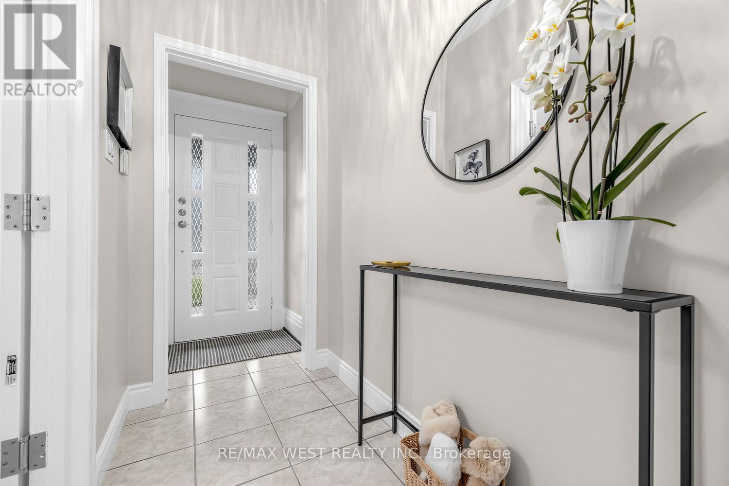 746 Gladstone Avenue, Toronto, Ontario  M6H 3J6 - Photo 3 - W12898752