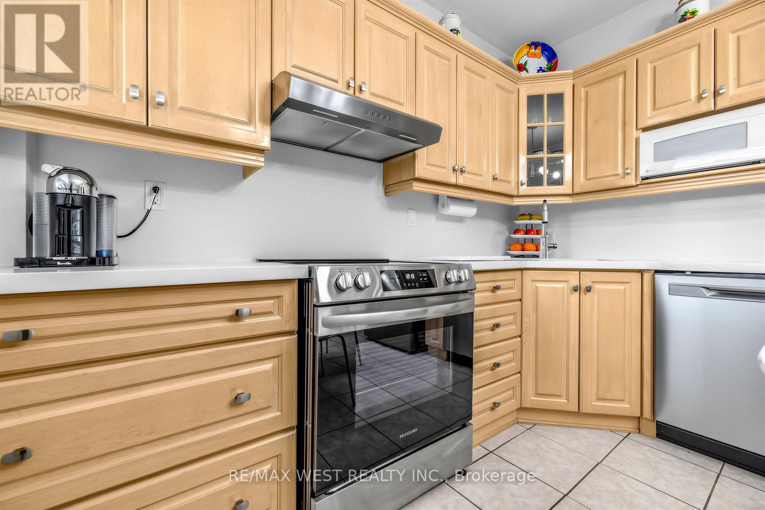 746 Gladstone Avenue, Toronto, Ontario  M6H 3J6 - Photo 11 - W12898752