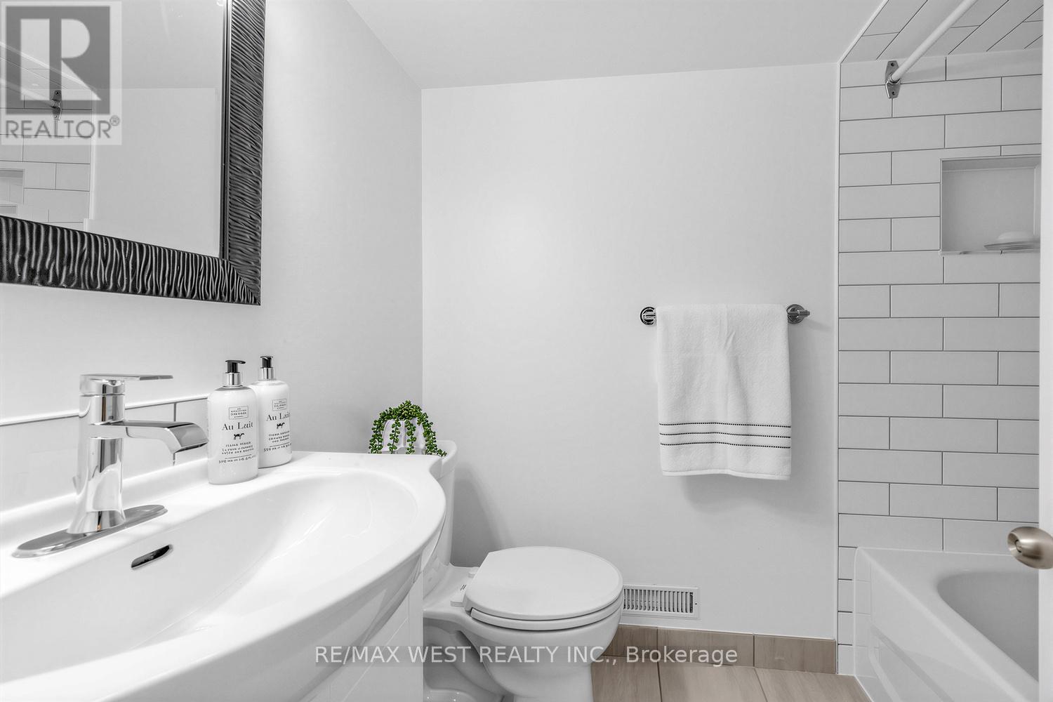 746 Gladstone Avenue, Toronto, Ontario  M6H 3J6 - Photo 30 - W12898752