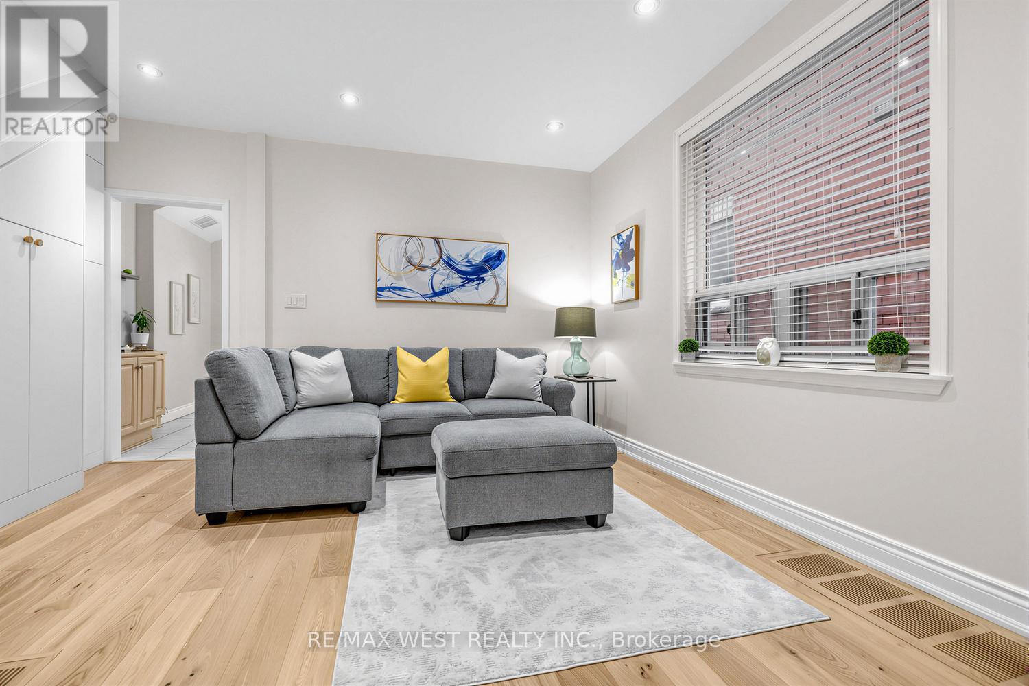 746 Gladstone Avenue, Toronto, Ontario  M6H 3J6 - Photo 7 - W12898752