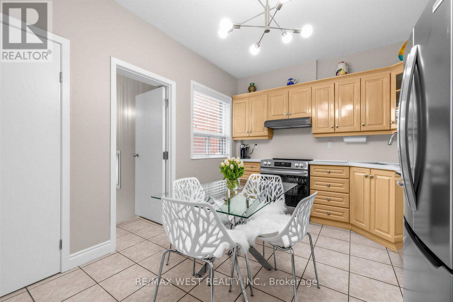 746 Gladstone Avenue, Toronto, Ontario  M6H 3J6 - Photo 9 - W12898752