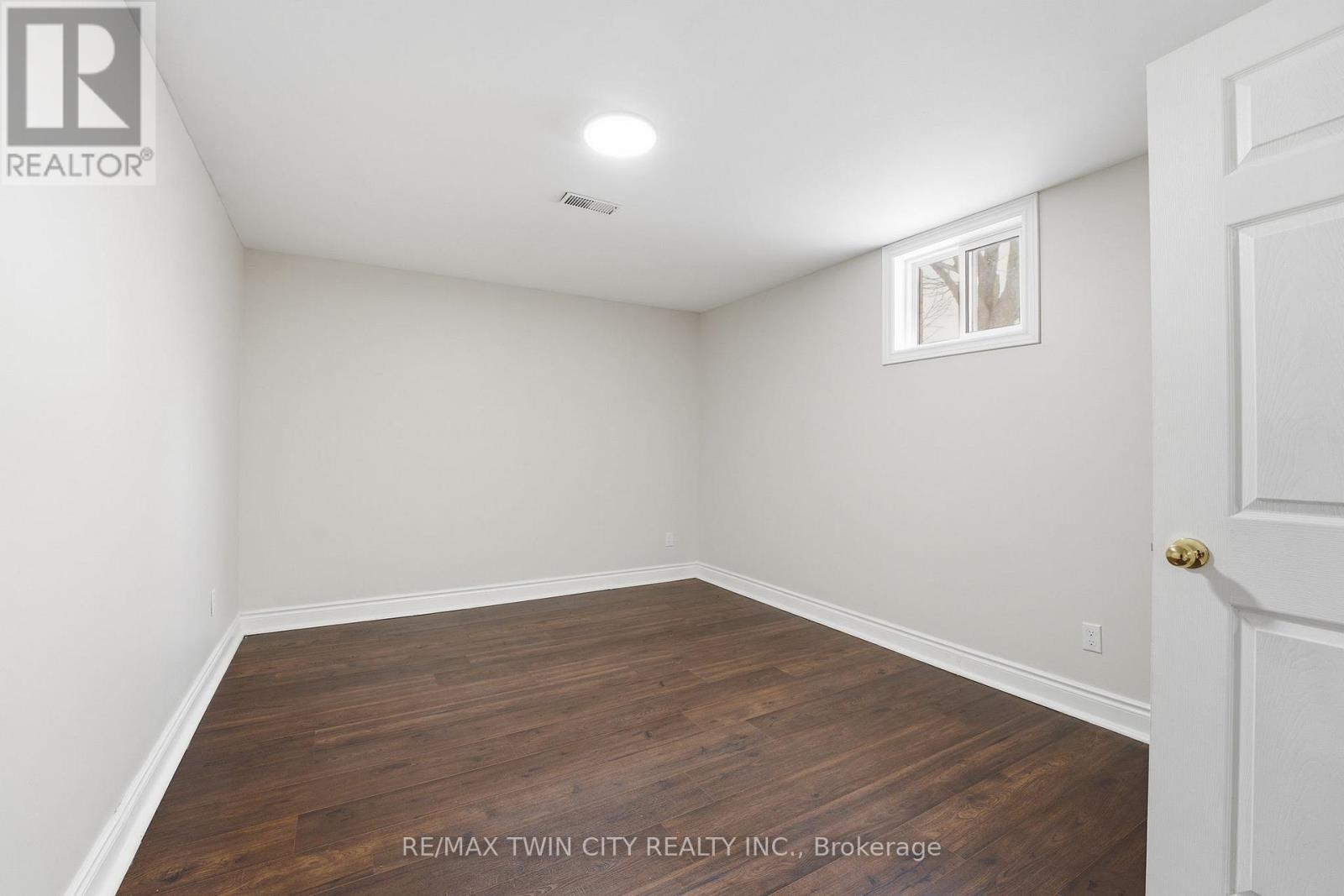 235 Elliott Street, Cambridge, Ontario  N1R 2L2 - Photo 31 - X12899130