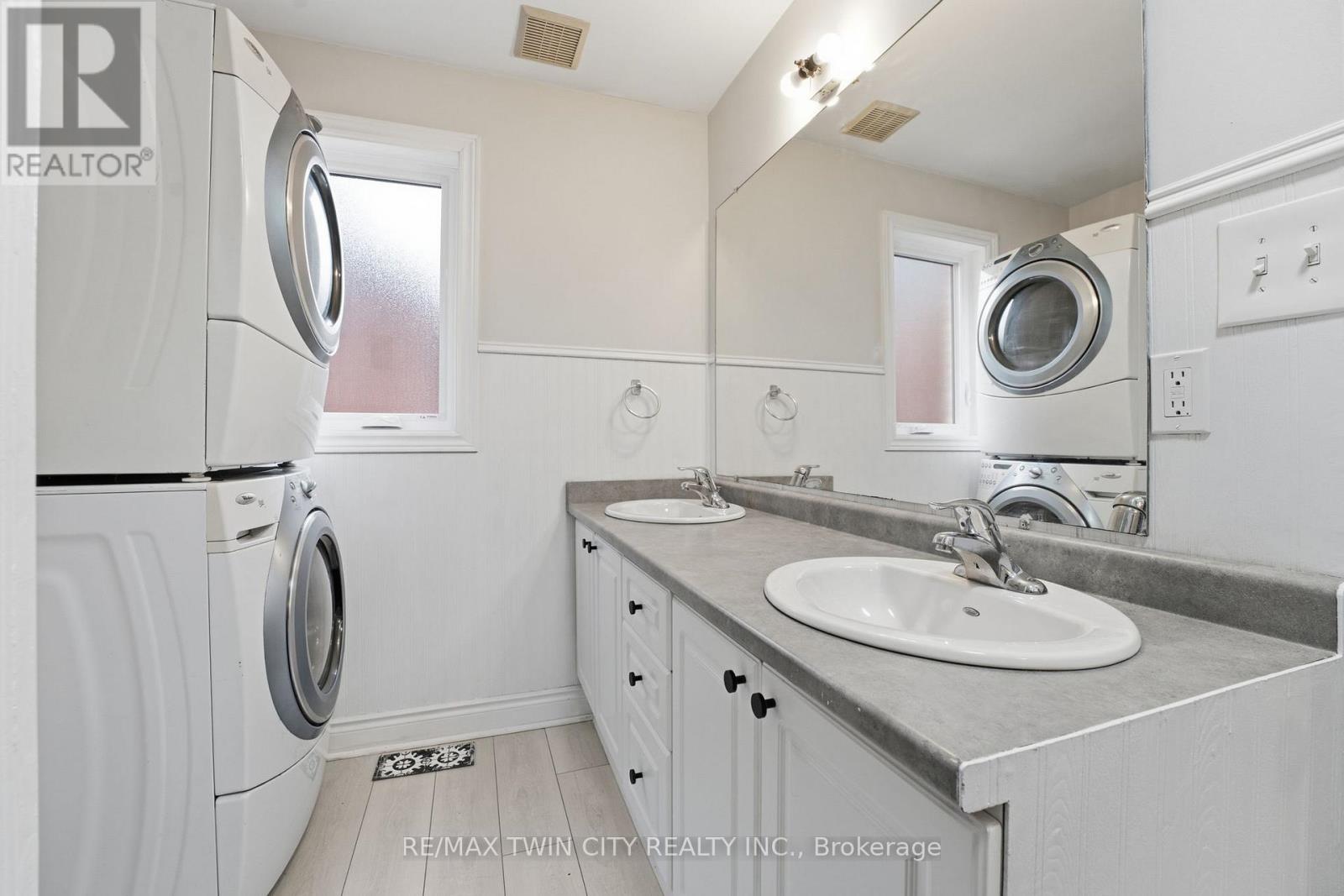 235 Elliott Street, Cambridge, Ontario  N1R 2L2 - Photo 33 - X12899130