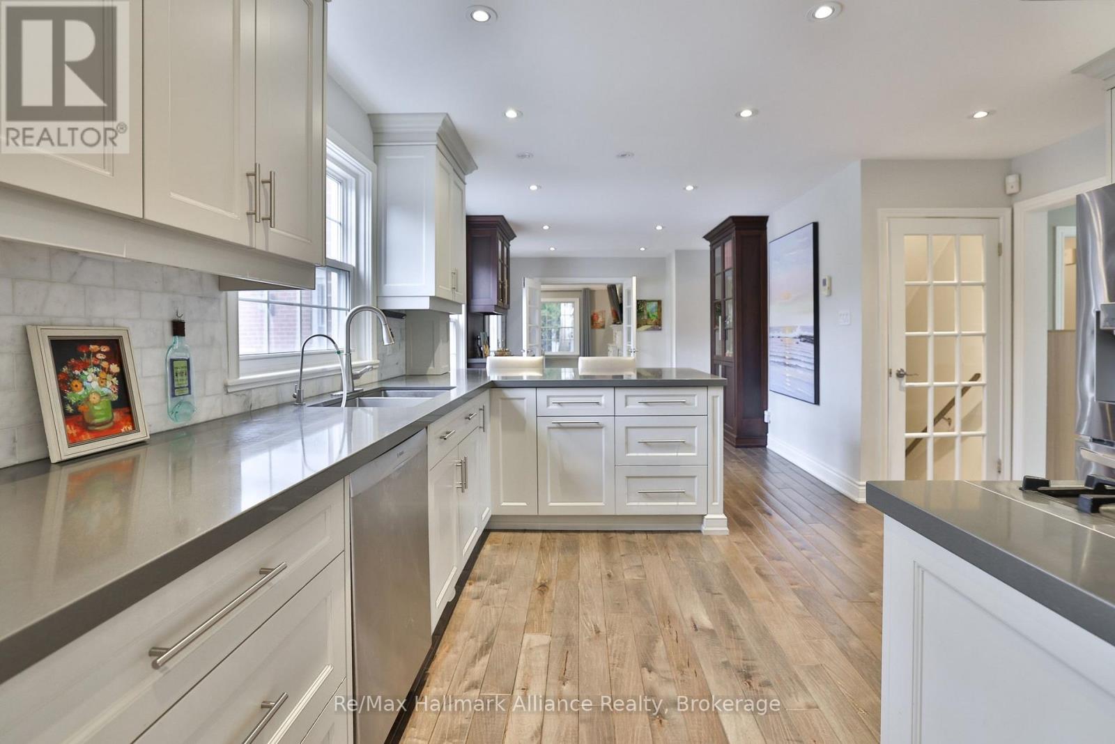 1335 Cambridge Drive, Oakville, Ontario  L6J 1S4 - Photo 13 - W12899502