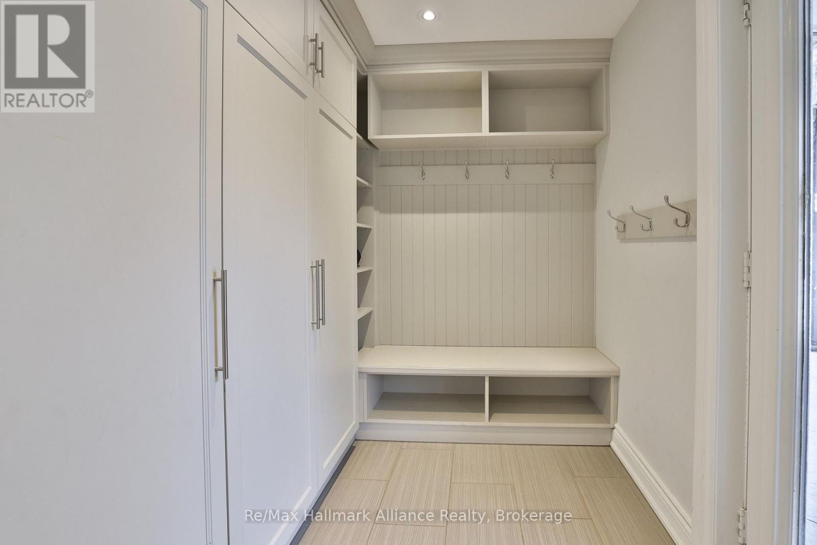 1335 Cambridge Drive, Oakville, Ontario  L6J 1S4 - Photo 16 - W12899502