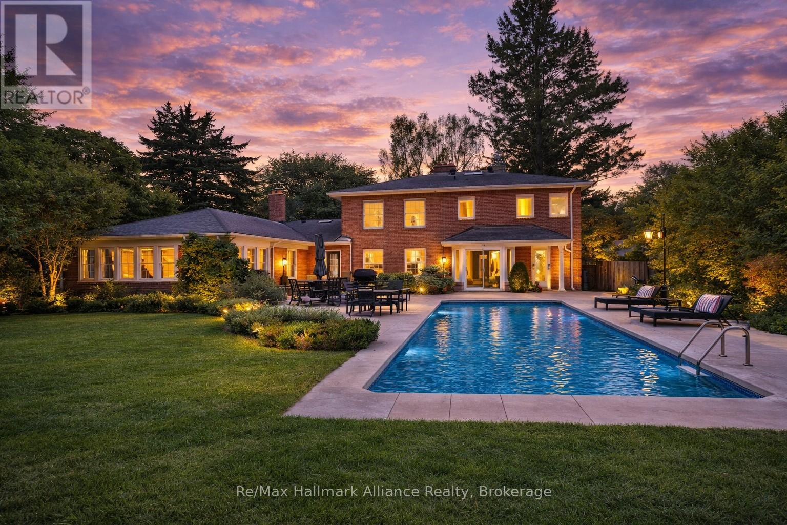 1335 Cambridge Drive, Oakville, Ontario  L6J 1S4 - Photo 4 - W12899502