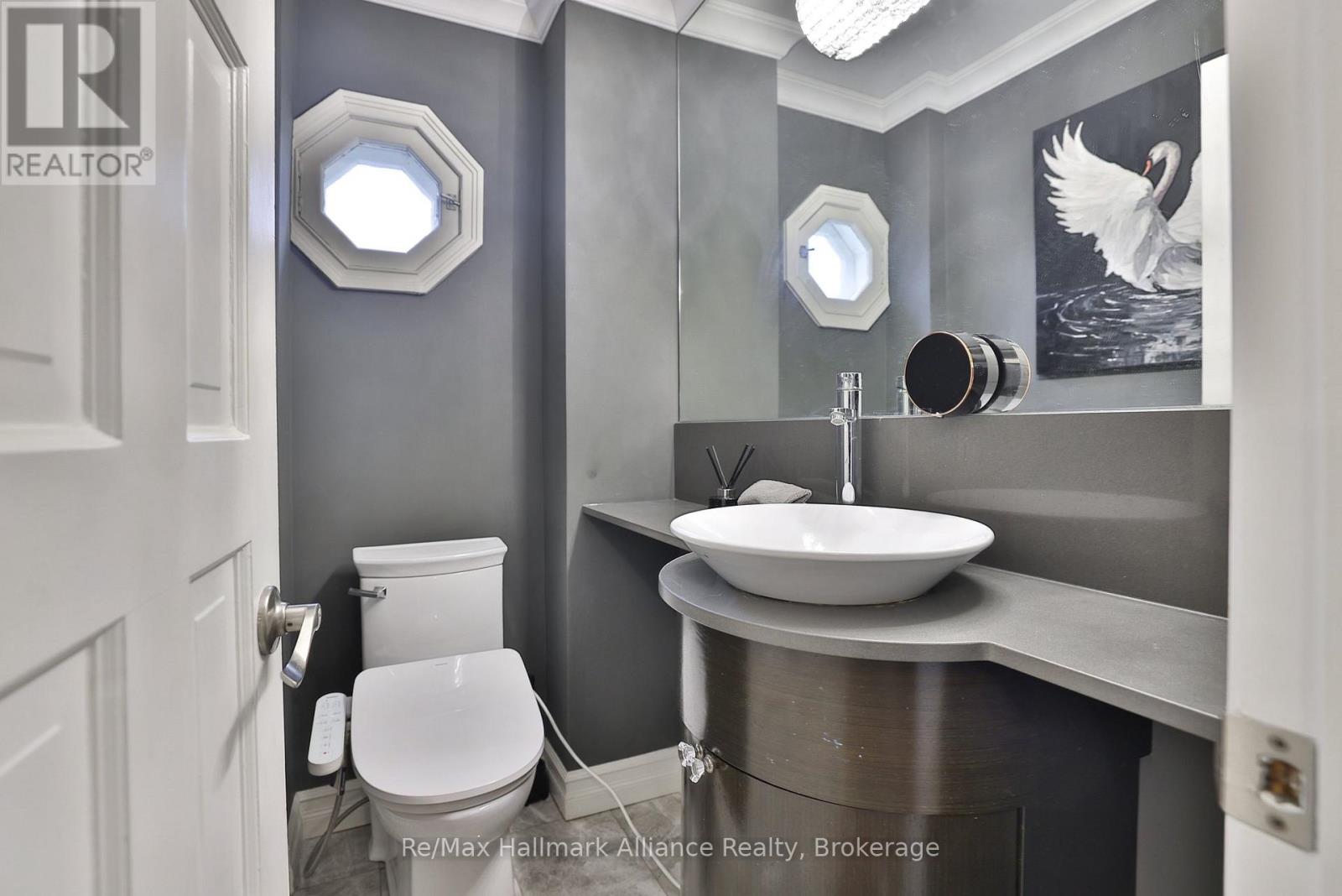 1335 Cambridge Drive, Oakville, Ontario  L6J 1S4 - Photo 5 - W12899502