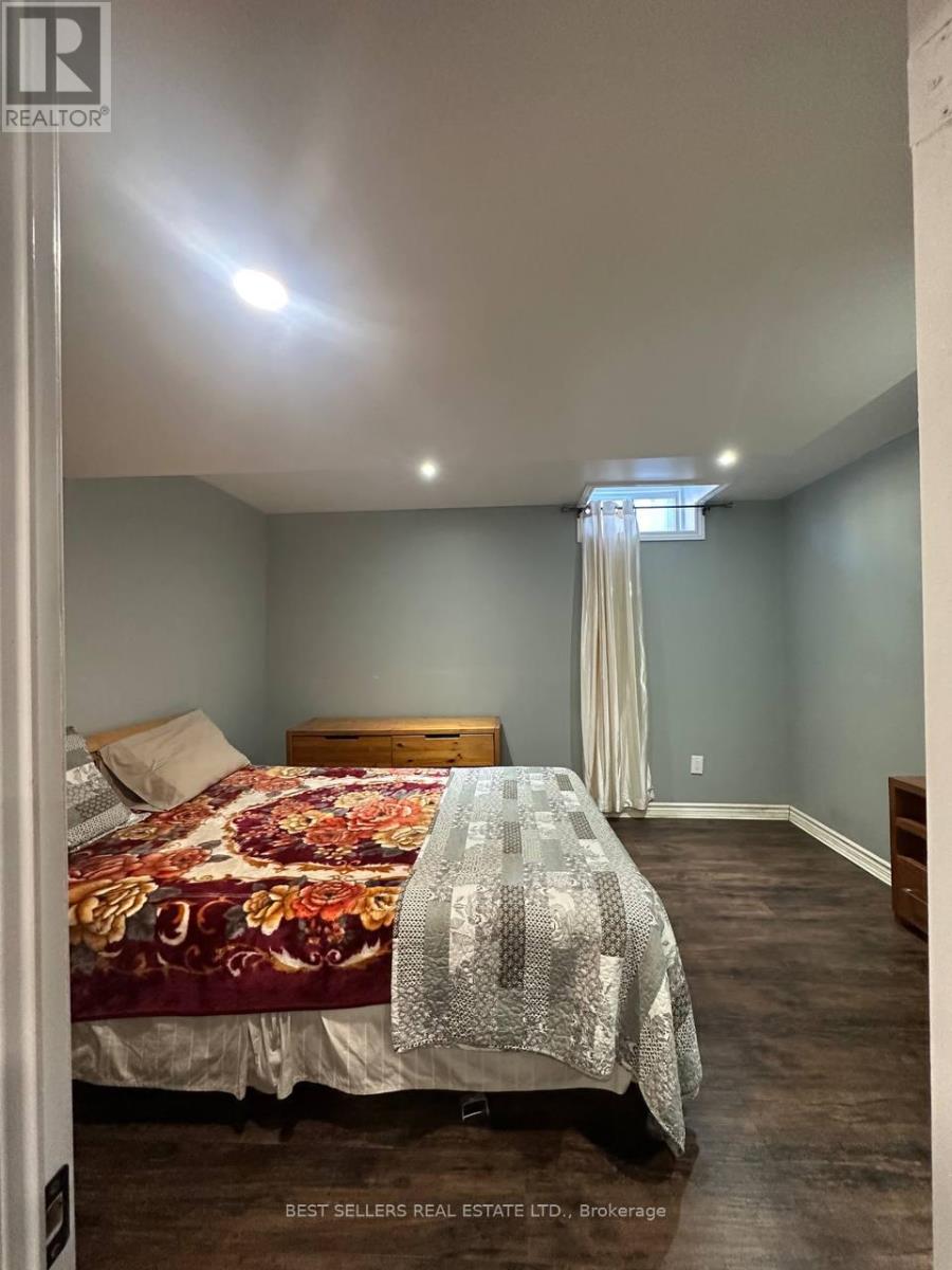 5861 Cozumel Drive, Mississauga, Ontario  L5M 6Y7 - Photo 11 - W12617434