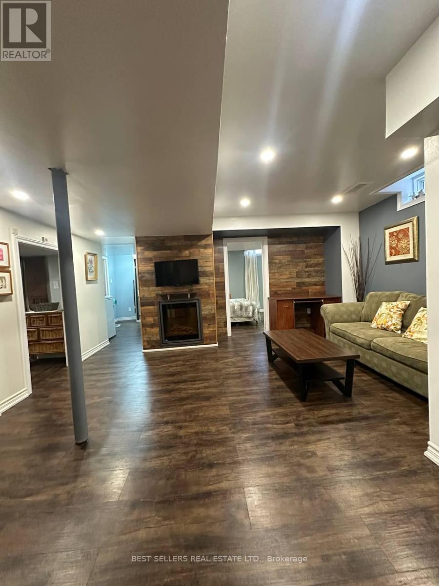 5861 Cozumel Drive, Mississauga, Ontario  L5M 6Y7 - Photo 8 - W12617434