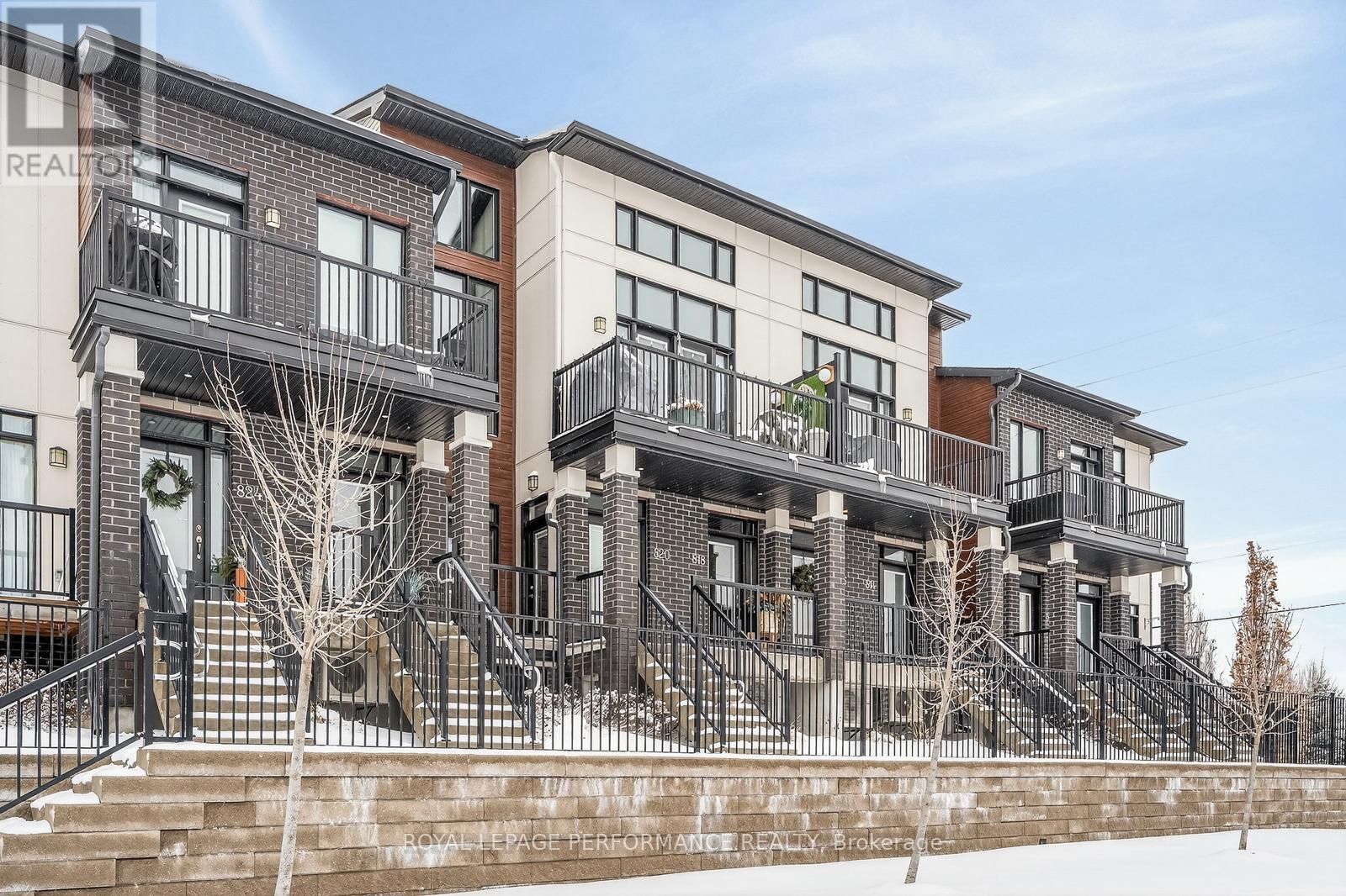 820 Ralph Hennessy Ave Avenue, Ottawa, Ontario  K1X 0E4 - Photo 1 - X12899594