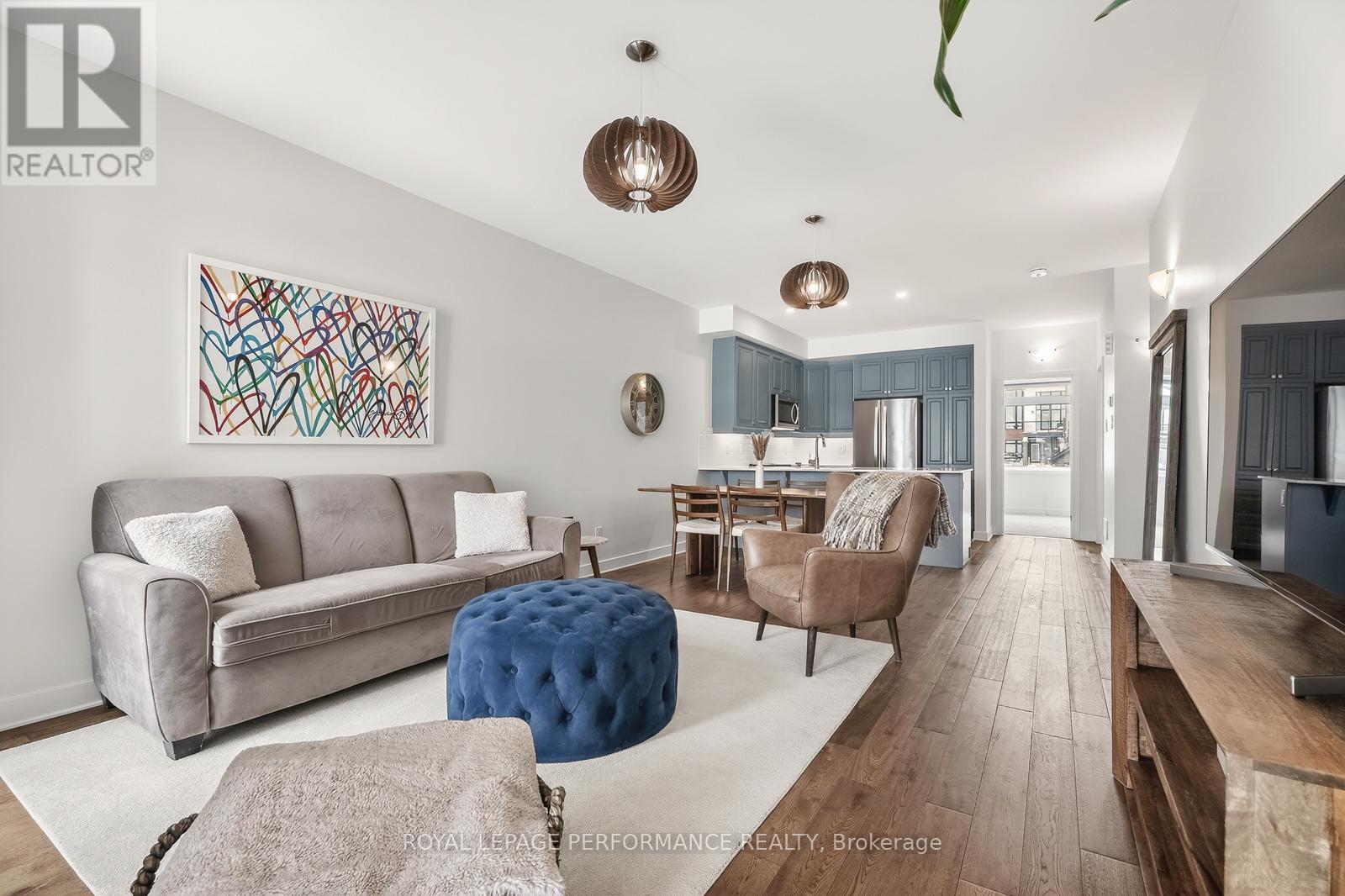 820 Ralph Hennessy Ave Avenue, Ottawa, Ontario  K1X 0E4 - Photo 3 - X12899594