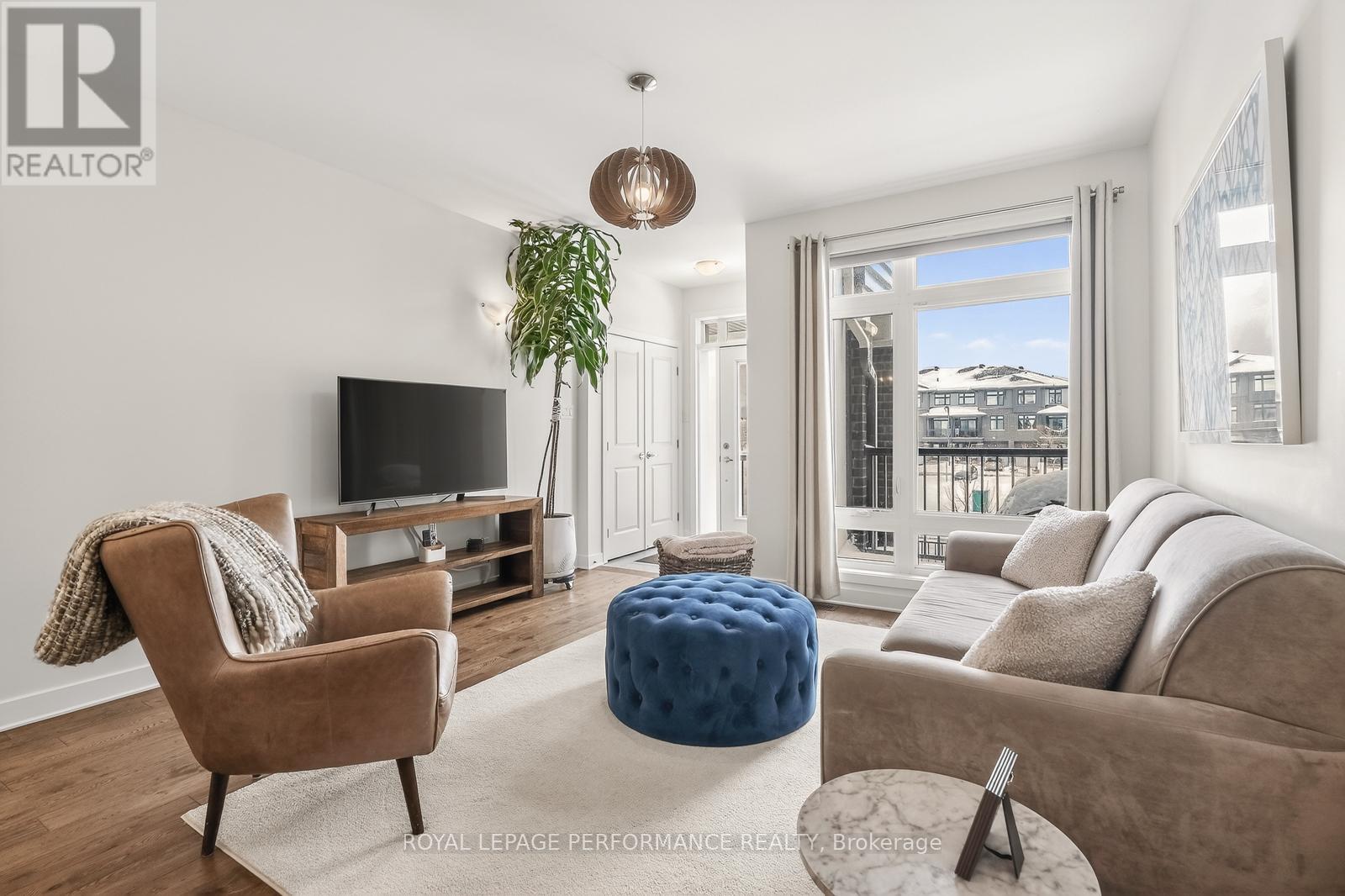 820 Ralph Hennessy Ave Avenue, Ottawa, Ontario  K1X 0E4 - Photo 4 - X12899594