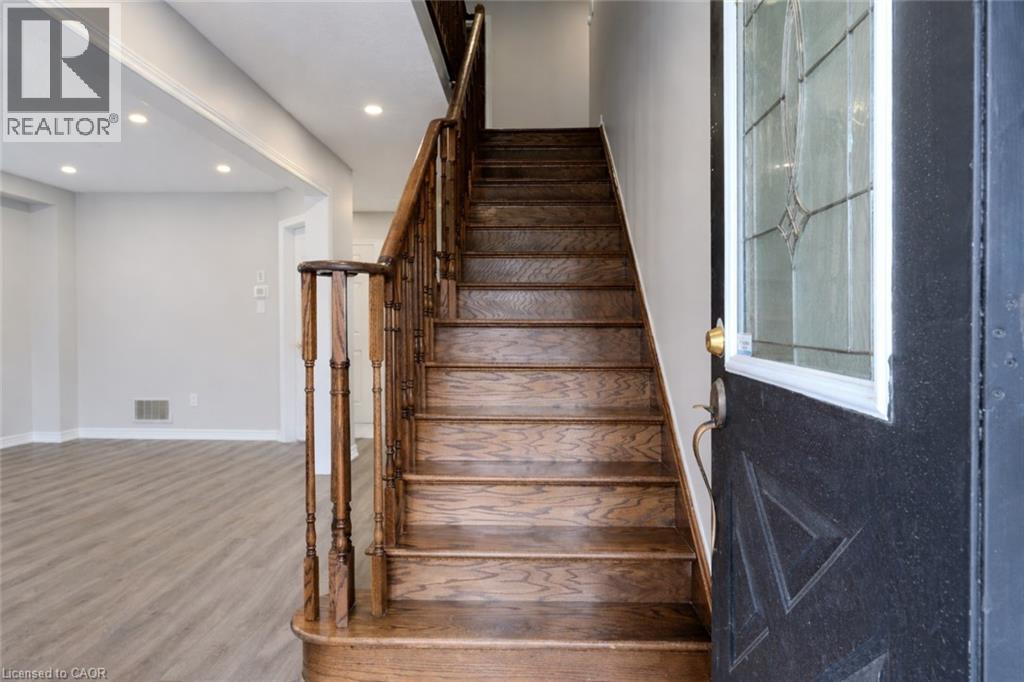 7 Hollinrake Avenue, Brantford, Ontario  N3T 0A6 - Photo 3 - 40812989