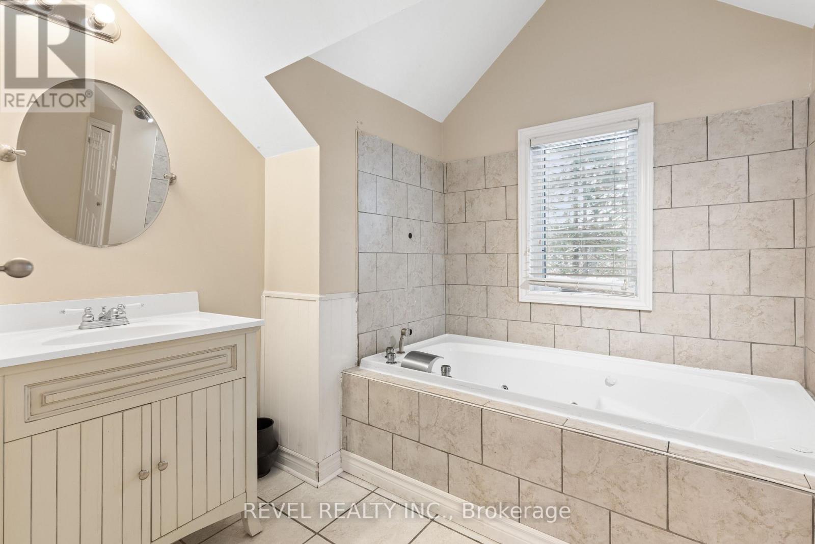 1393 Killarney Bay Road, Kawartha Lakes (Fenelon), Ontario  K0M 1G0 - Photo 29 - X12899642