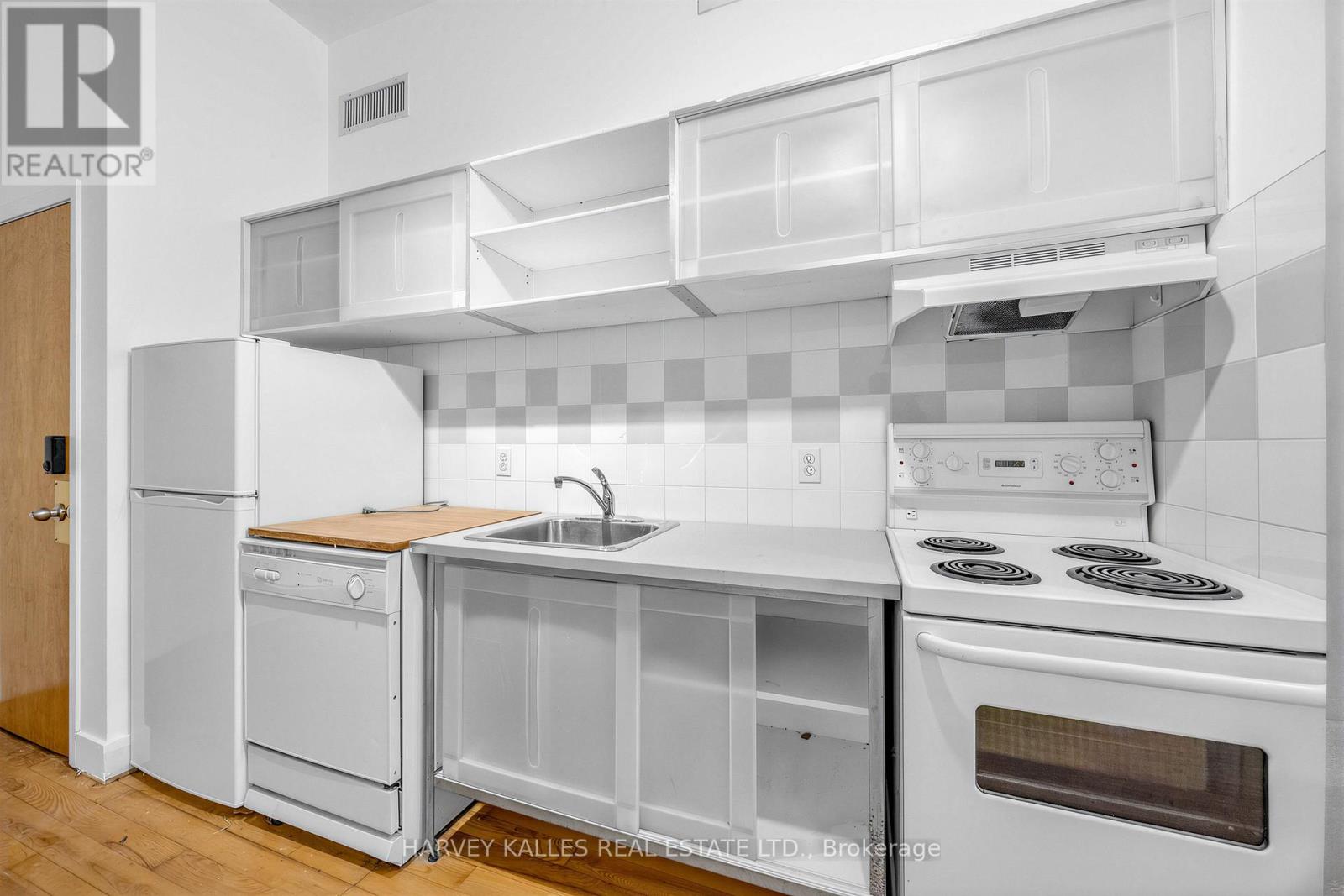 106 Queen Street E, Toronto (Church-Yonge Corridor), Ontario  M5C 1S6 - Photo 11 - C12899468