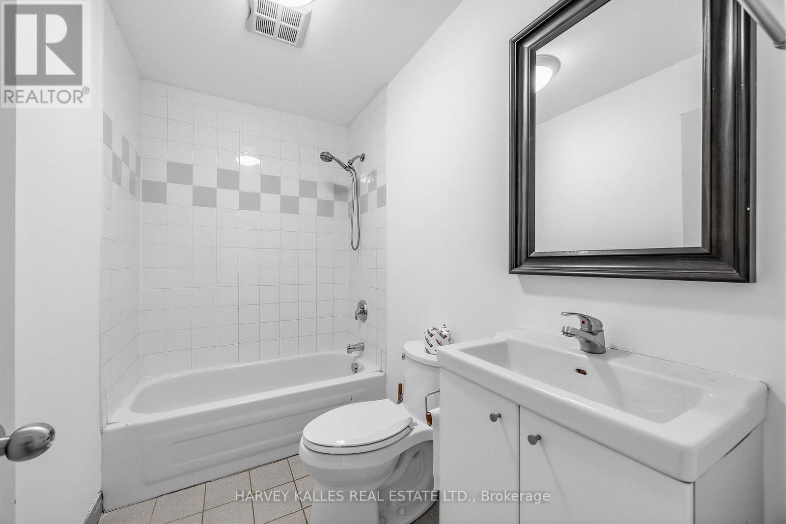 106 Queen Street E, Toronto (Church-Yonge Corridor), Ontario  M5C 1S6 - Photo 16 - C12899468