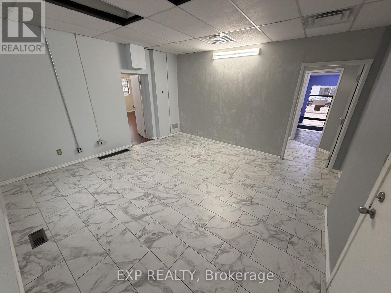 Upper - 89 Wharncliffe Road N, London North, Ontario  N6H 2A7 - Photo 11 - X12899482