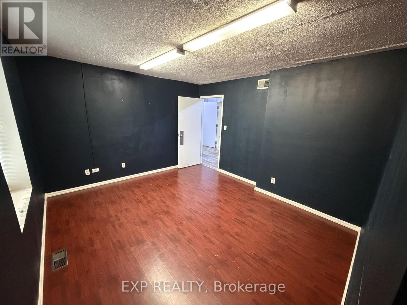 Upper - 89 Wharncliffe Road N, London North, Ontario  N6H 2A7 - Photo 7 - X12899482