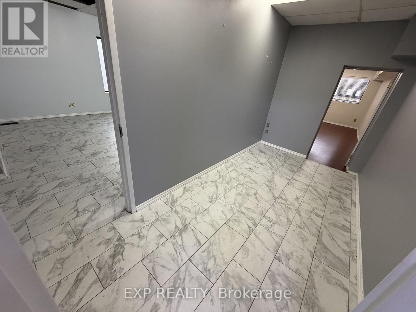 Upper - 89 Wharncliffe Road N, London North, Ontario  N6H 2A7 - Photo 9 - X12899482