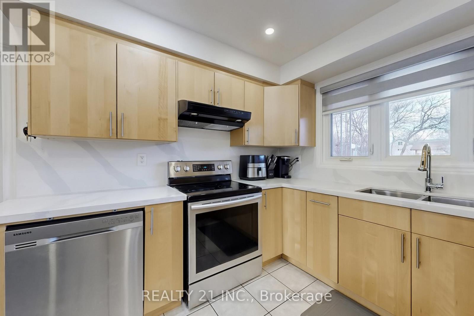 194a Magnolia Avenue, Toronto, Ontario  M1K 3K8 - Photo 17 - E12899462