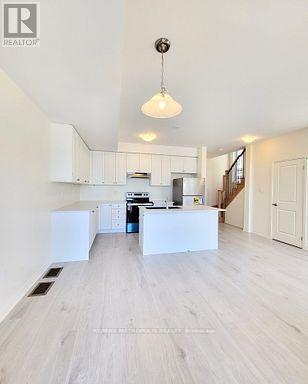 20 Esquire Way, Whitby, Ontario  L1R 0S7 - Photo 4 - E12899582