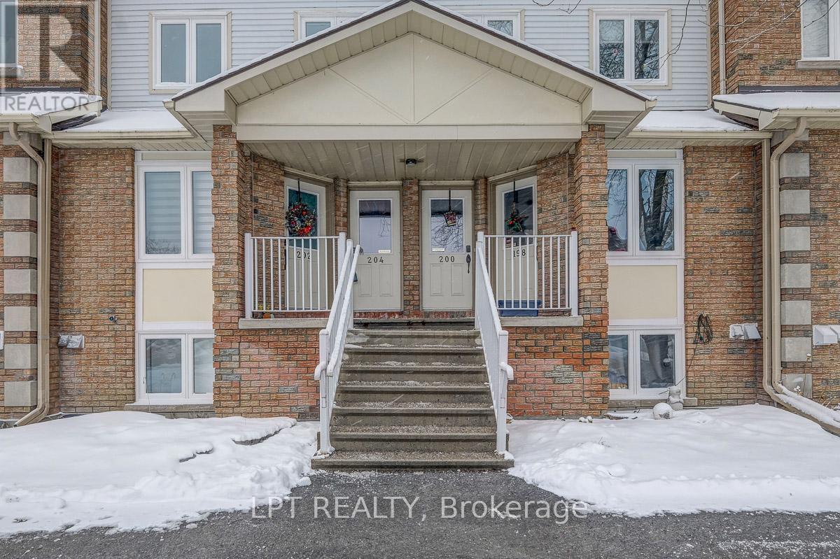 30 - 204 Briston Avenue, Ottawa, Ontario  K1G 5P8 - Photo 2 - X12899474