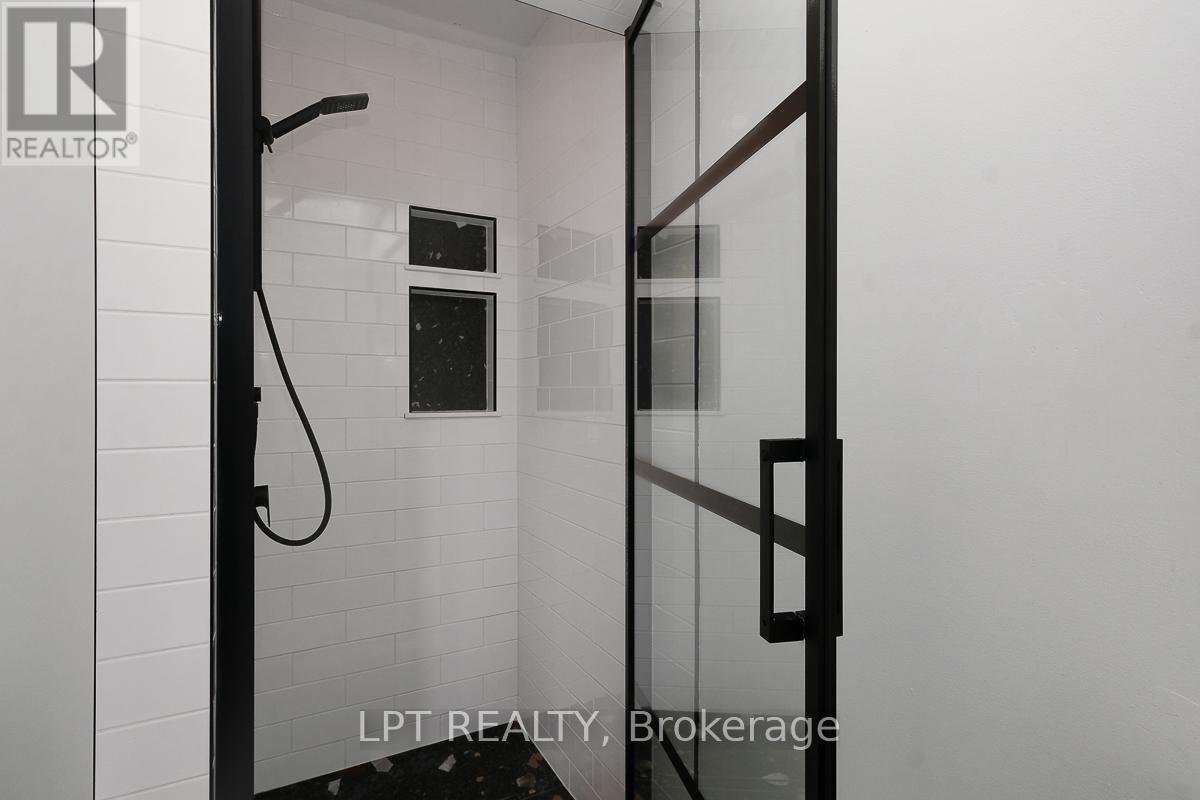 30 - 204 Briston Avenue, Ottawa, Ontario  K1G 5P8 - Photo 20 - X12899474