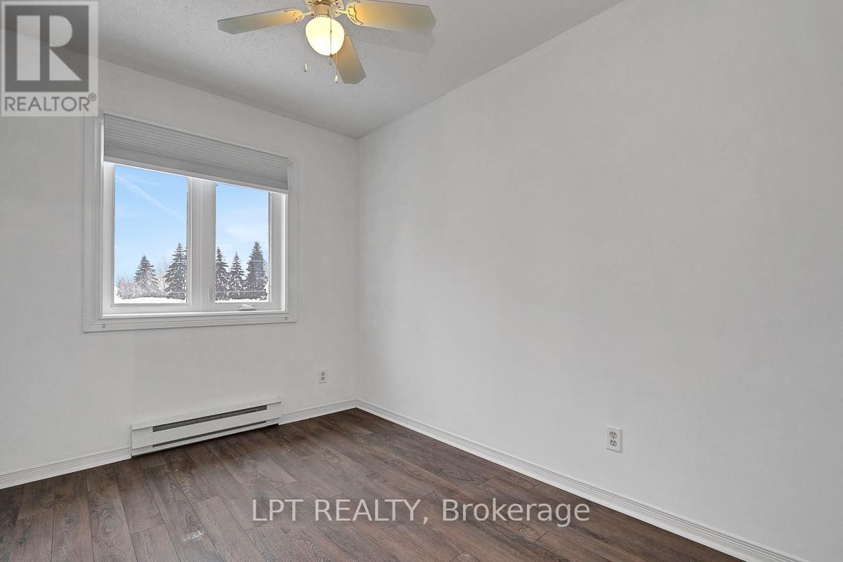 30 - 204 Briston Avenue, Ottawa, Ontario  K1G 5P8 - Photo 24 - X12899474