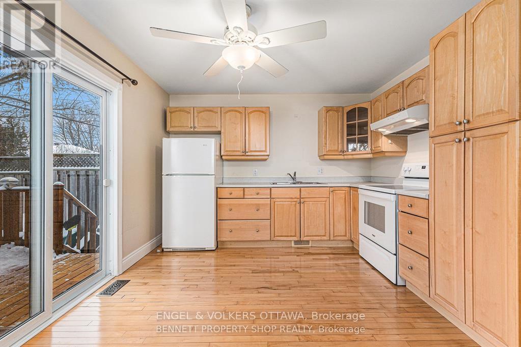 B - 668 Chapman Boulevard, Ottawa, Ontario  K1G 1T6 - Photo 3 - X12899496