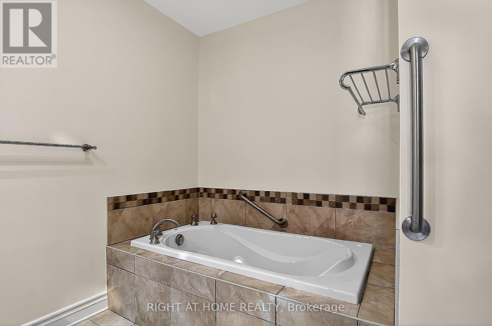 100 Darlington Private W, Ottawa, Ontario  K1V 0X8 - Photo 19 - X12899540