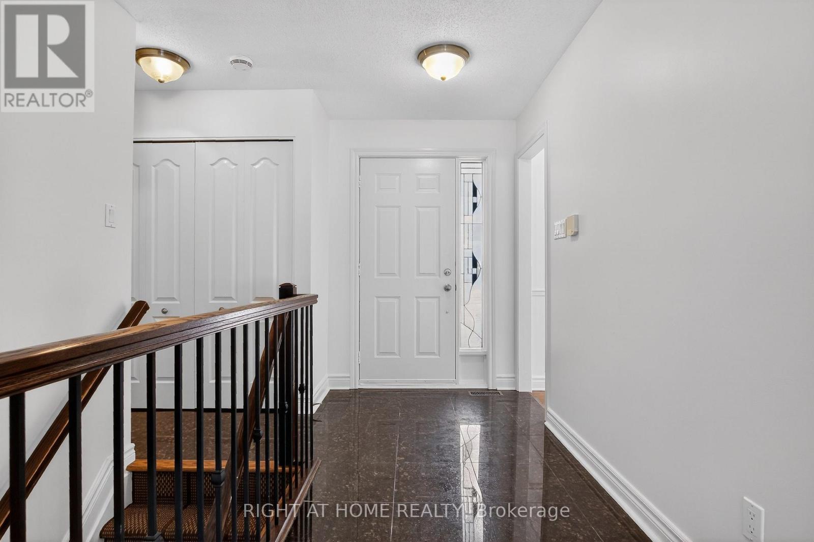 100 Darlington Private W, Ottawa, Ontario  K1V 0X8 - Photo 2 - X12899540