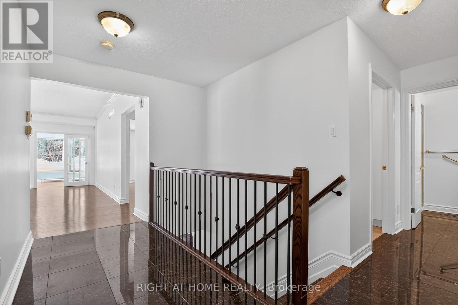 100 Darlington Private W, Ottawa, Ontario  K1V 0X8 - Photo 3 - X12899540