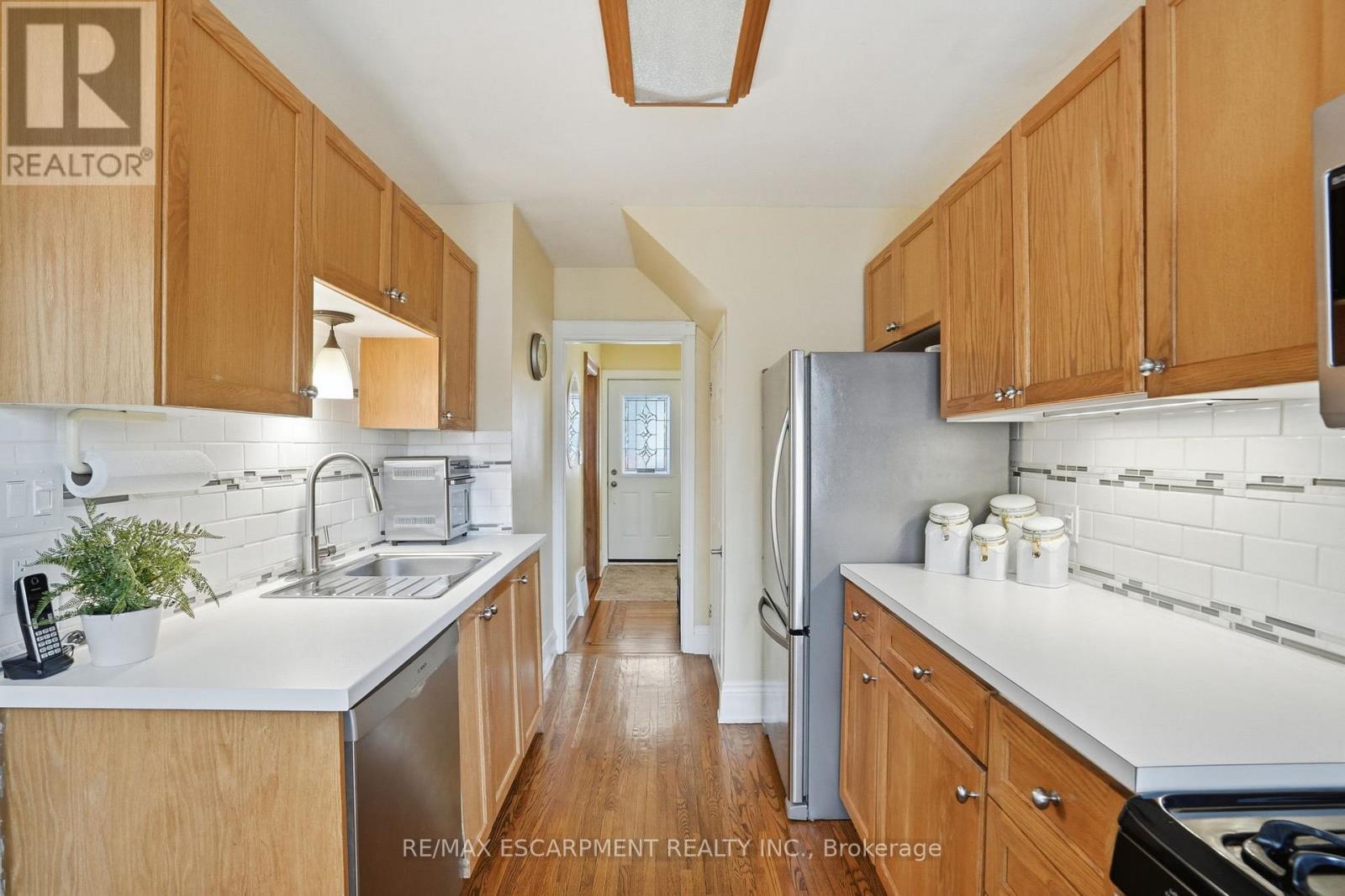 223 Park Row, Hamilton (Delta), Ontario  L8K 2K4 - Photo 15 - X12897048