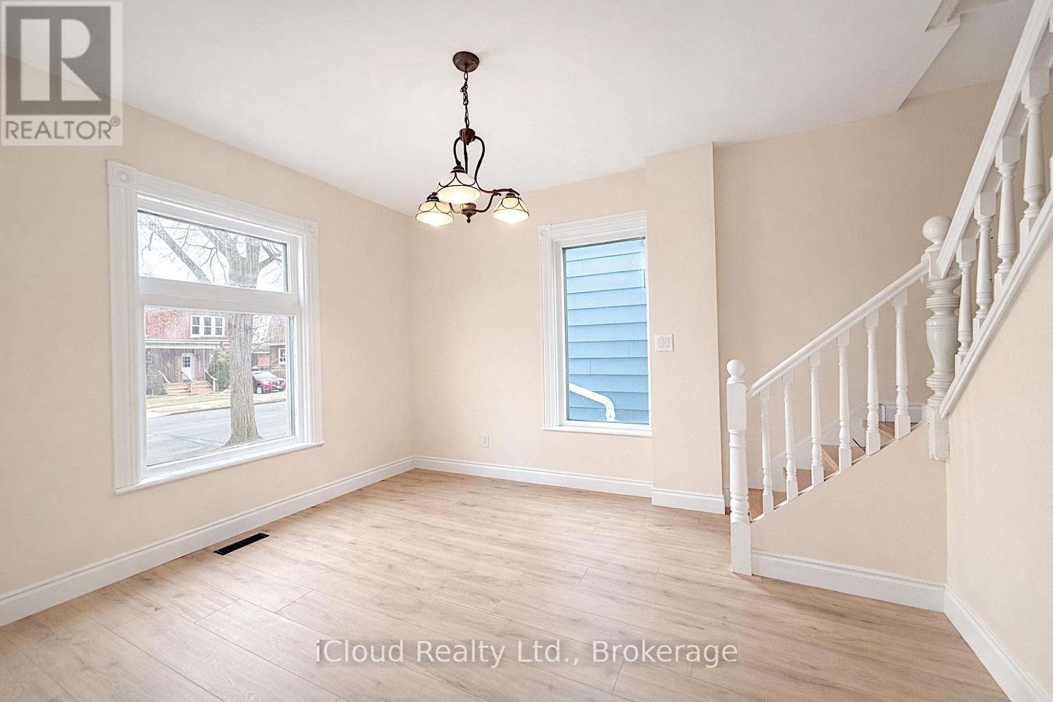 405 Upper Wentworth Street, Hamilton (Inch Park), Ontario  L9A 4T4 - Photo 4 - X12898258