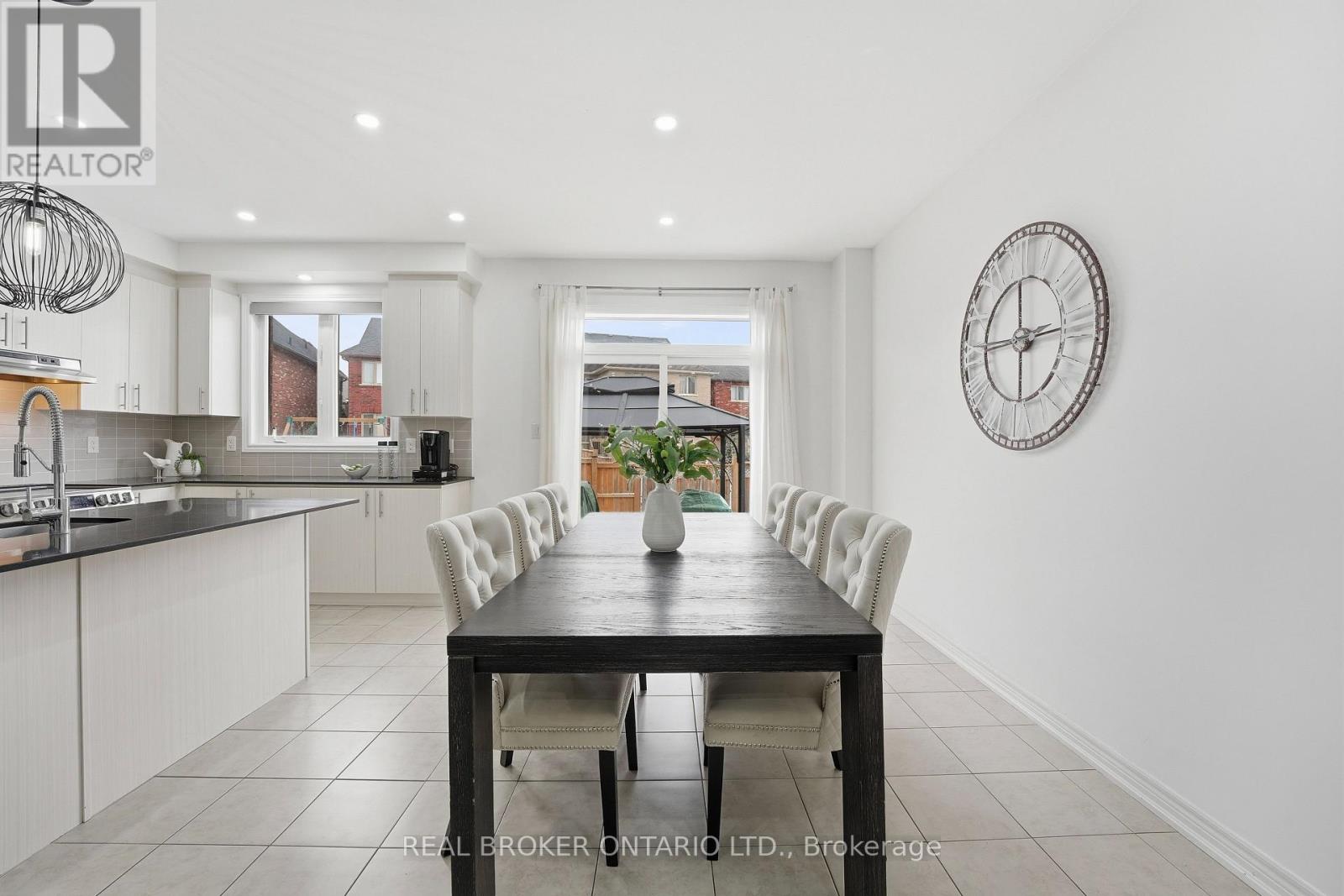 2056 Dale Road, Innisfil (Alcona), Ontario  L9S 0J8 - Photo 13 - N12899508