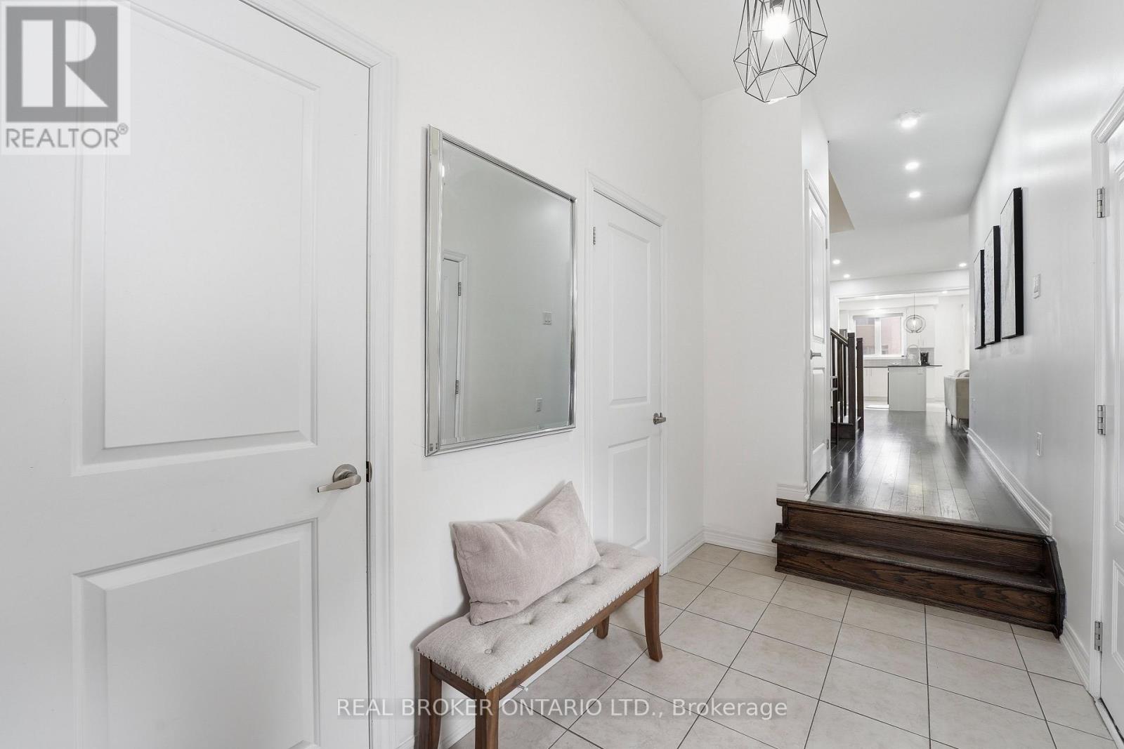 2056 Dale Road, Innisfil (Alcona), Ontario  L9S 0J8 - Photo 2 - N12899508