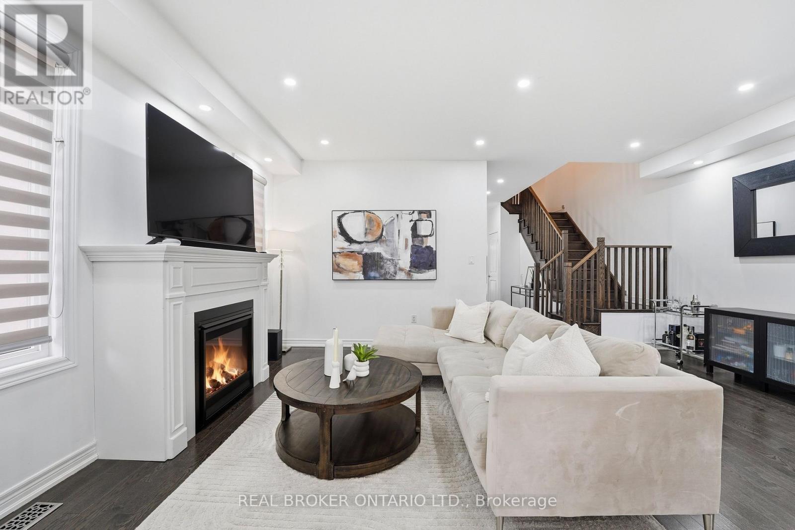 2056 Dale Road, Innisfil (Alcona), Ontario  L9S 0J8 - Photo 3 - N12899508