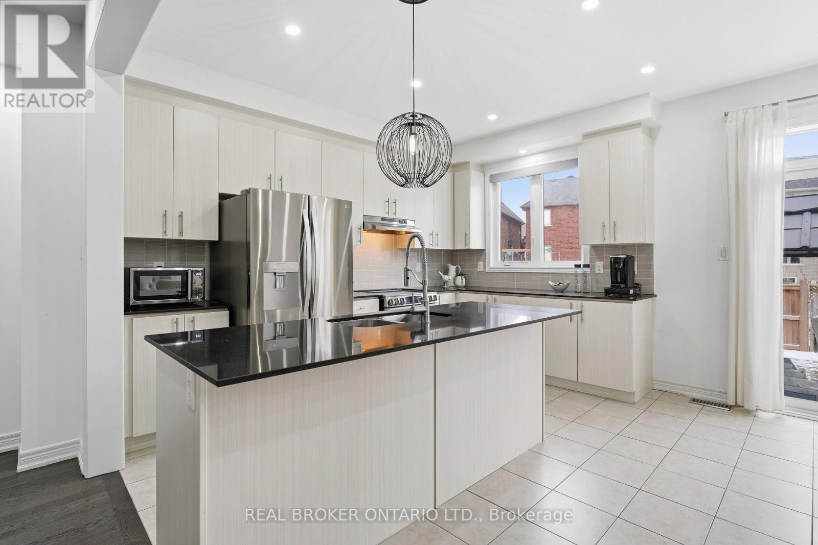 2056 Dale Road, Innisfil (Alcona), Ontario  L9S 0J8 - Photo 4 - N12899508