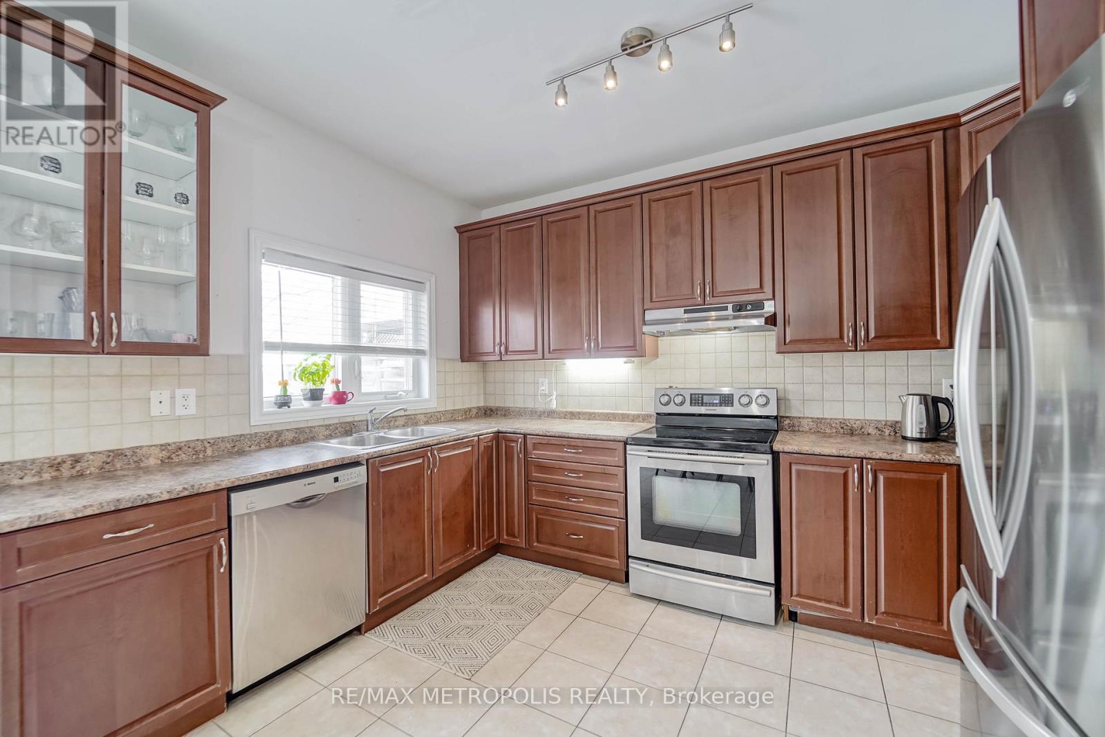 58 Lady Loretta Lane, Vaughan, Ontario  L6A 4E9 - Photo 12 - N12899604