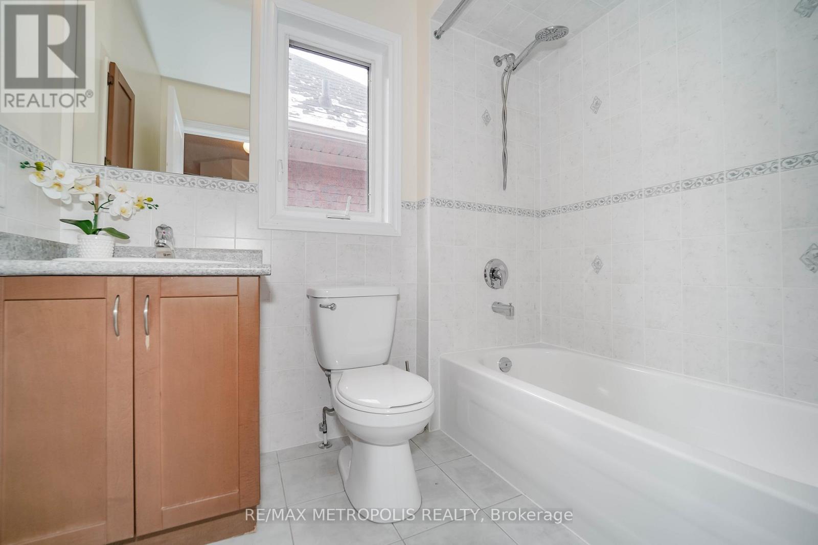 58 Lady Loretta Lane, Vaughan, Ontario  L6A 4E9 - Photo 18 - N12899604