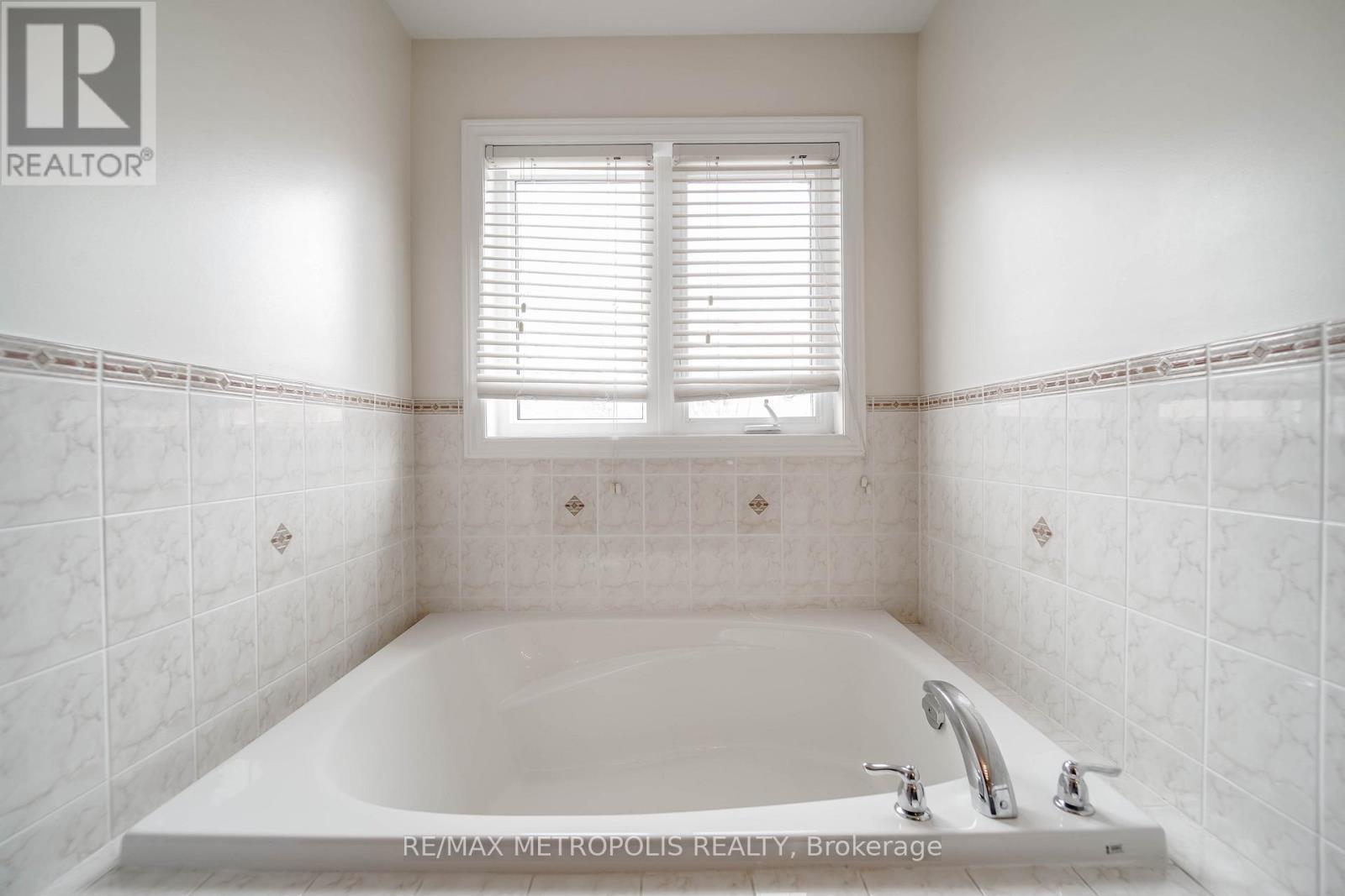 58 Lady Loretta Lane, Vaughan, Ontario  L6A 4E9 - Photo 23 - N12899604