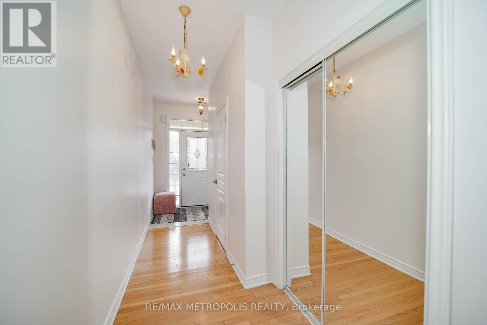 58 Lady Loretta Lane, Vaughan, Ontario  L6A 4E9 - Photo 3 - N12899604