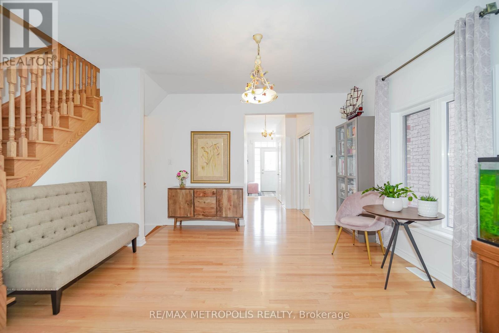 58 Lady Loretta Lane, Vaughan, Ontario  L6A 4E9 - Photo 5 - N12899604