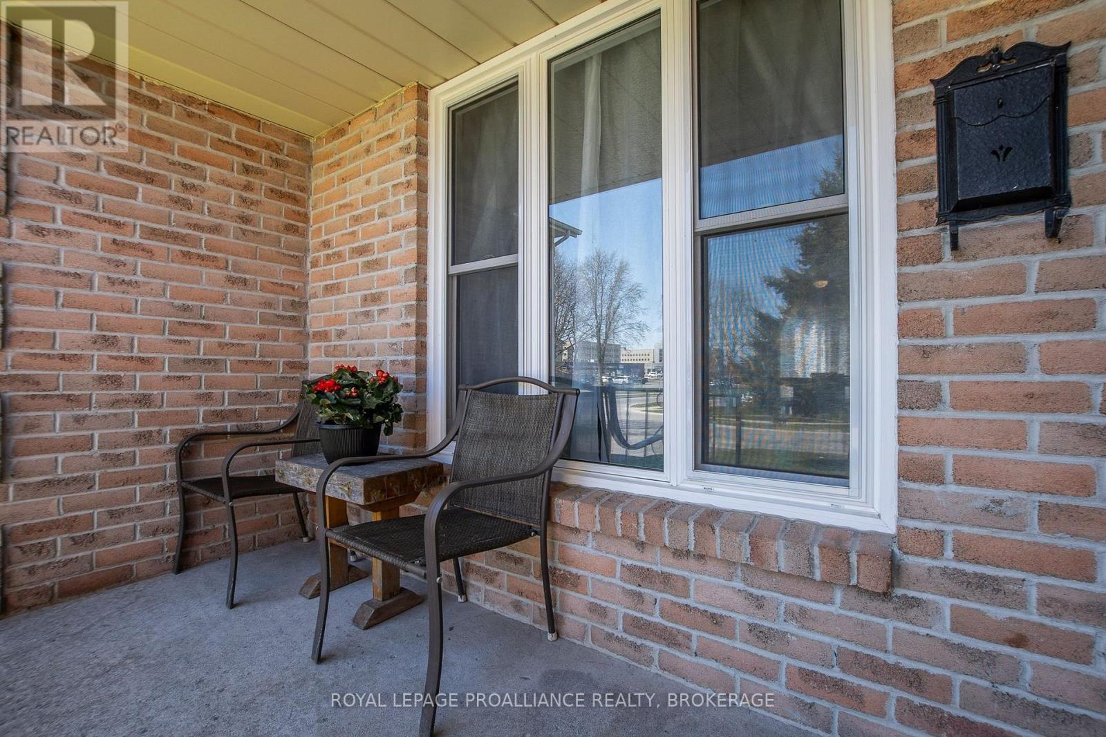 4 Balmoral Court, Kingston (West Of Sir John A. Blvd), Ontario  K7M 7S9 - Photo 3 - X12899590