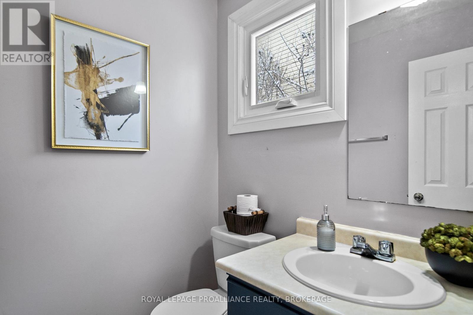 4 Balmoral Court, Kingston (West Of Sir John A. Blvd), Ontario  K7M 7S9 - Photo 6 - X12899590