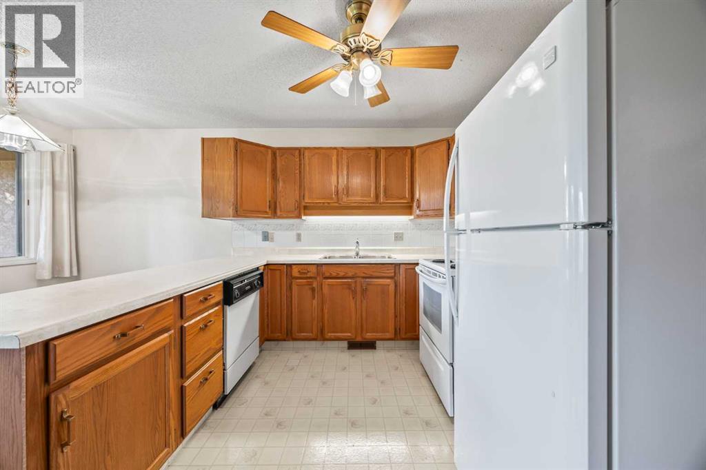 52 Sandarac Circle NW, Calgary, Alberta  T3K 3V6 - Photo 10 - A2263600